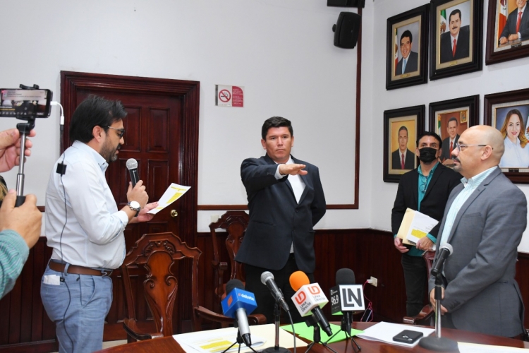 Sale Oth&oacute;n Herrera de la Secretar&iacute;a del Ayuntamiento de Culiac&aacute;n