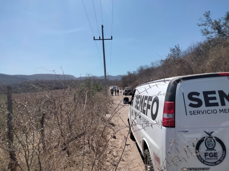 Envuelto en hules negros hallan a un hombre asesinado, en Ampliaci&oacute;n El Barrio, Culiac&aacute;n