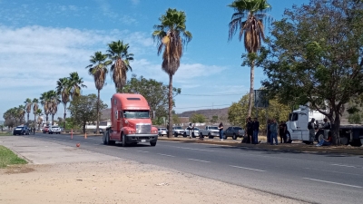 Ejecutan a un joven a bordo de un tr&aacute;iler, en la salida sur de Culiac&aacute;n