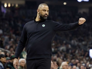 Celtics suspende a su entrenador por violaci&oacute;n a pol&iacute;ticas internas del equipo