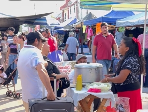 Tras nueve meses de sequ&iacute;a recibe el tianguis Los Huizaches una &acute;bocanada de aire&acute; con buenas ventas
