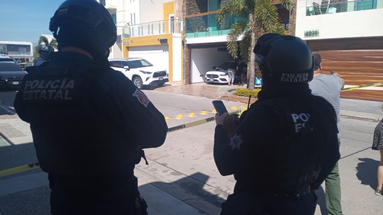 Gatilleros llegan en un auto deportivo para ejecutar a vecino de Camino Real, en Culiac&aacute;n