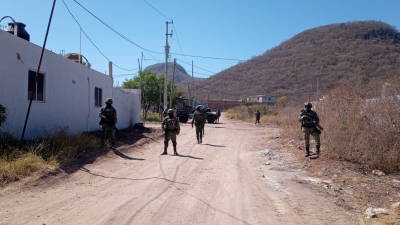 Soldados mantienen sitiado domicilio en la Ampliaci&oacute;n El Barrio, en Culiac&aacute;n