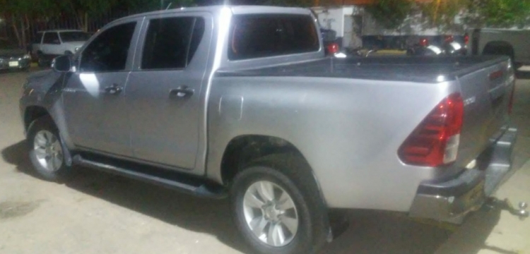 Polic&iacute;as estatales recuperan camioneta robada minutos antes