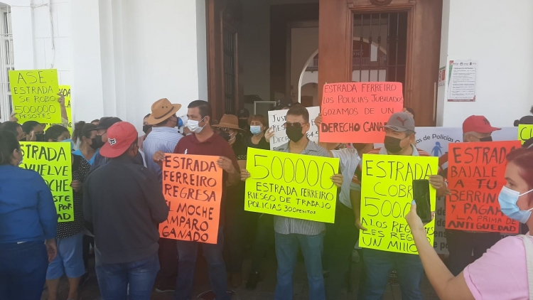 Denuncian a hermanos de tesorera municipal y al Chango Cero-TE de aviadores en el Ayuntamiento