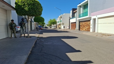 Matan a balazos a un hombre dentro de una camioneta, en el Fraccionamiento Azaleas, al Norte de Culiac&aacute;n