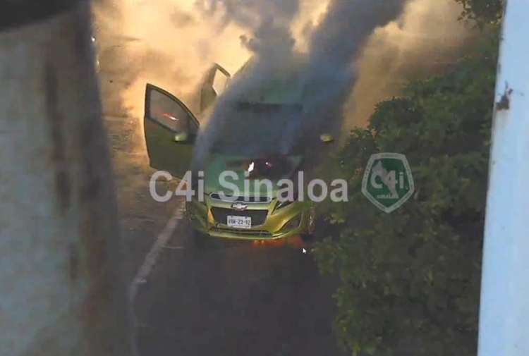 Se incendia Spark con estudiantes a bordo, en Culiac&aacute;n