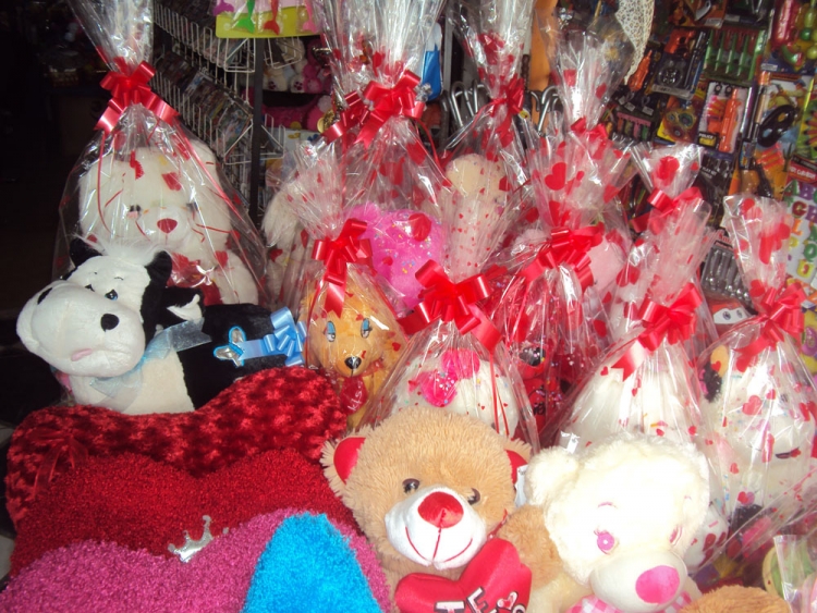 Ventas de San Valent&iacute;n provocan caos del tr&aacute;fico vehicular.