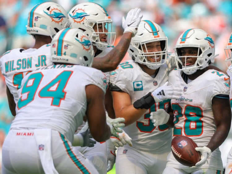 Delfines de Miami propina paliza hist&oacute;rica de 70-20 a los Broncos de Denver