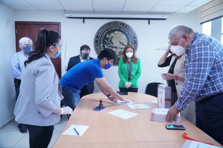 Recibe Congreso de Sinaloa cuenta p&uacute;blica de gobierno estatal de 2019
