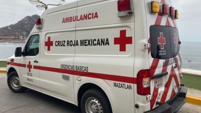 Aparatoso accidente tipo Volcadura sobre el Malec&oacute;n de Mazatl&aacute;n: hay 3 heridos