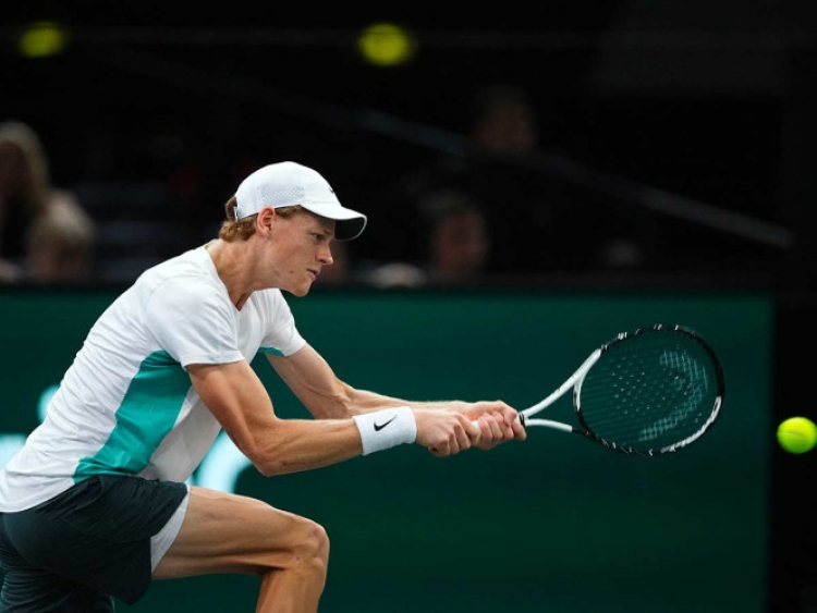 Jannik Sinner se retira del Masters de Par&iacute;s tras terminar partido a las 2:30 am; ya hab&iacute;a pasado a Octavos