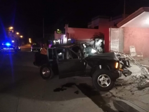Muere instant&aacute;neamente tras chocar en su camioneta contra una casa en Guam&uacute;chil