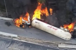 Muere el chofer de pipa que explot&oacute; en Puente la Concordia, Iztapalapa, en CDMX