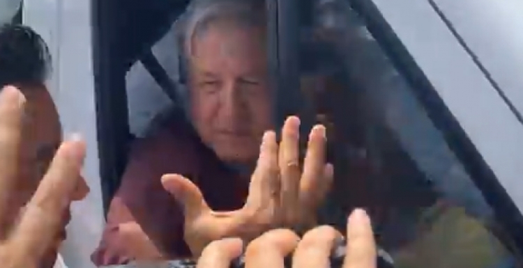 Llega AMLO a Culiac&aacute;n y dice no saber mucho de los conflictos de la UAS